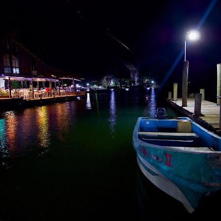 Hotel Y Restaurante Backpackers Rio Dulce Town Dış mekan fotoğraf