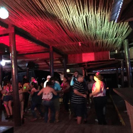 Hotel Y Restaurante Backpackers Rio Dulce Town Dış mekan fotoğraf