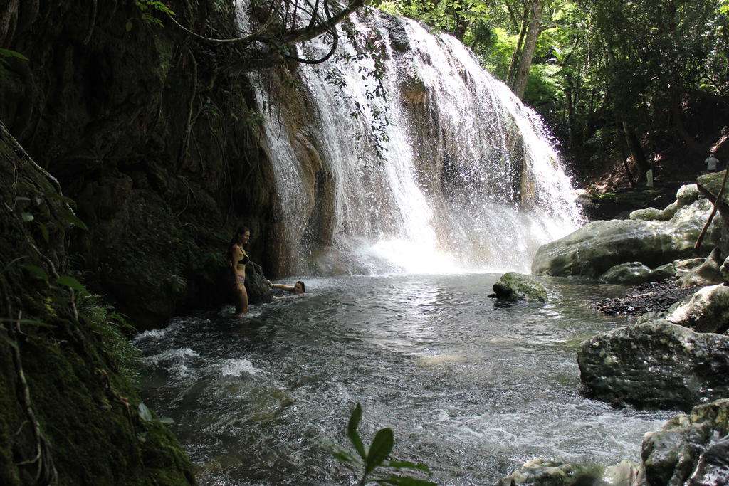 Hotel Y Restaurante Backpackers Rio Dulce Town Dış mekan fotoğraf