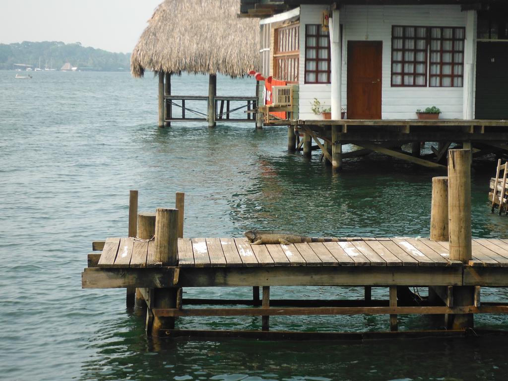 Hotel Y Restaurante Backpackers Rio Dulce Town Dış mekan fotoğraf
