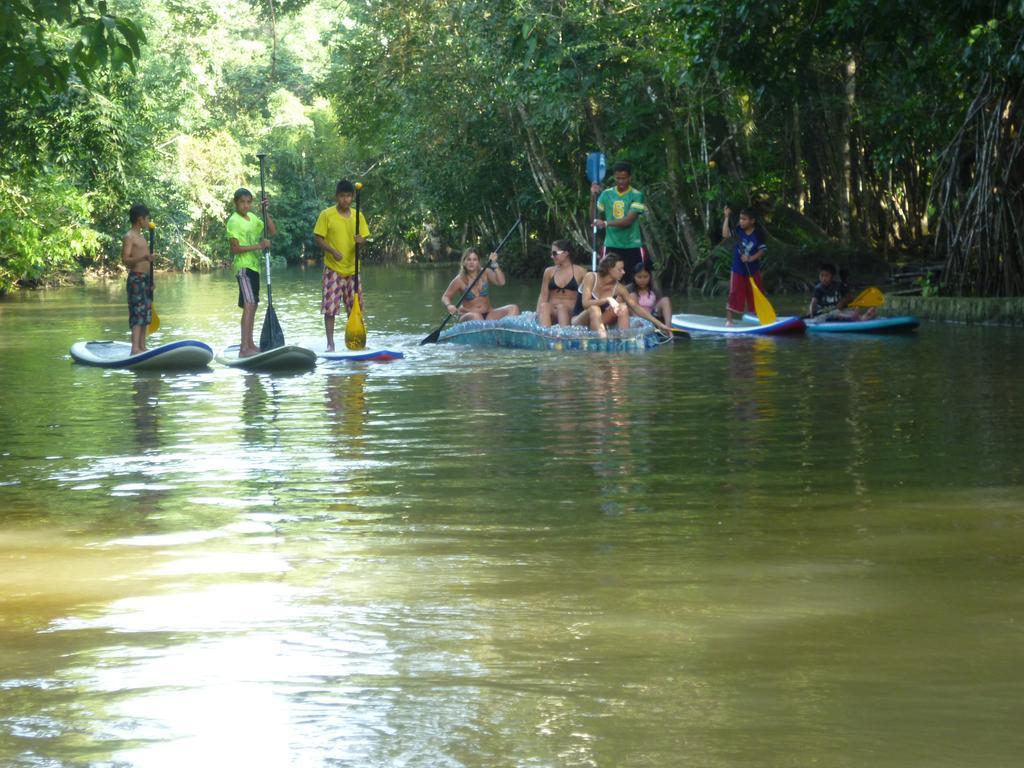 Hotel Y Restaurante Backpackers Rio Dulce Town Dış mekan fotoğraf