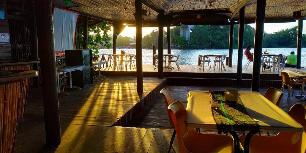 Hotel Y Restaurante Backpackers Rio Dulce Town Dış mekan fotoğraf
