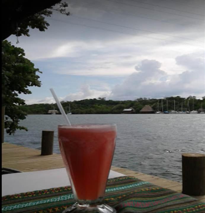 Hotel Y Restaurante Backpackers Rio Dulce Town Dış mekan fotoğraf