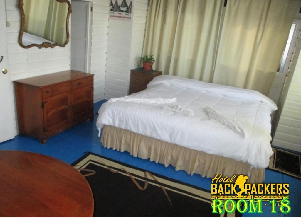 Hotel Y Restaurante Backpackers Rio Dulce Town Dış mekan fotoğraf