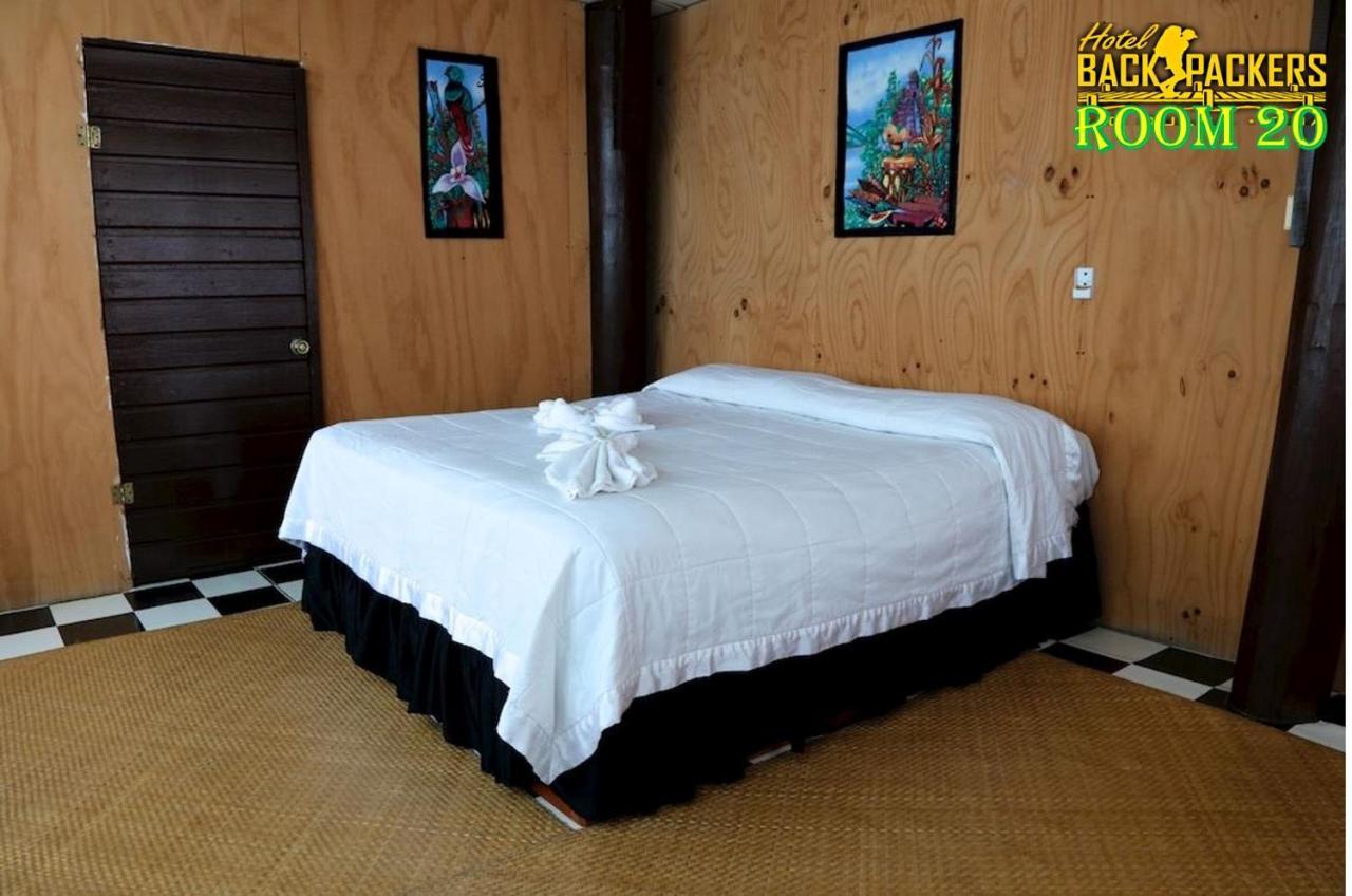 Hotel Y Restaurante Backpackers Rio Dulce Town Dış mekan fotoğraf
