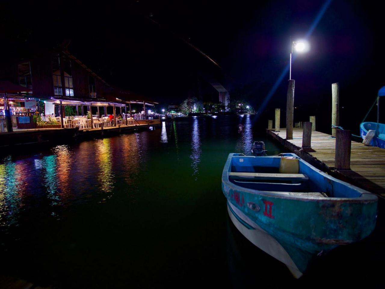 Hotel Y Restaurante Backpackers Rio Dulce Town Dış mekan fotoğraf